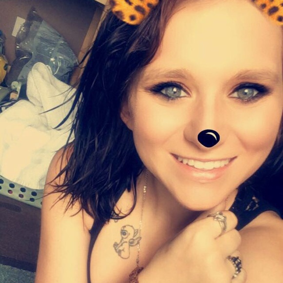 Meet your Posher, Faith - Picture 2 of 2