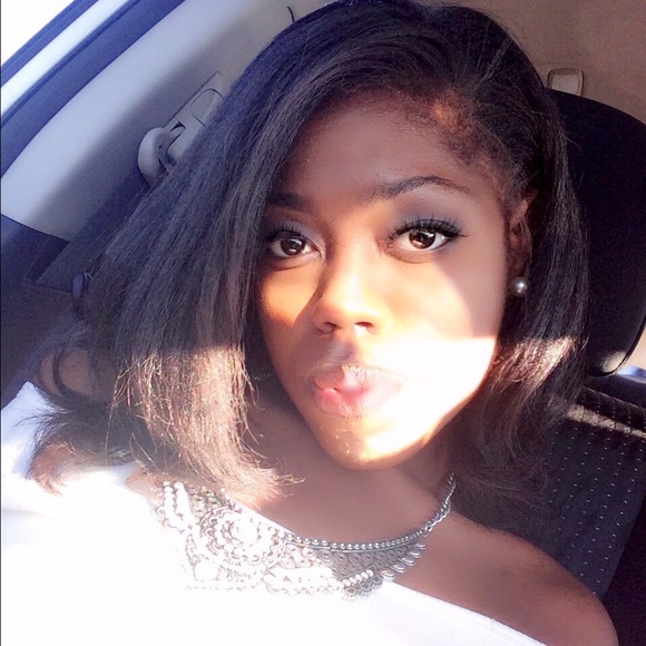 Meet your Posher, Alexis - Picture 3 of 3