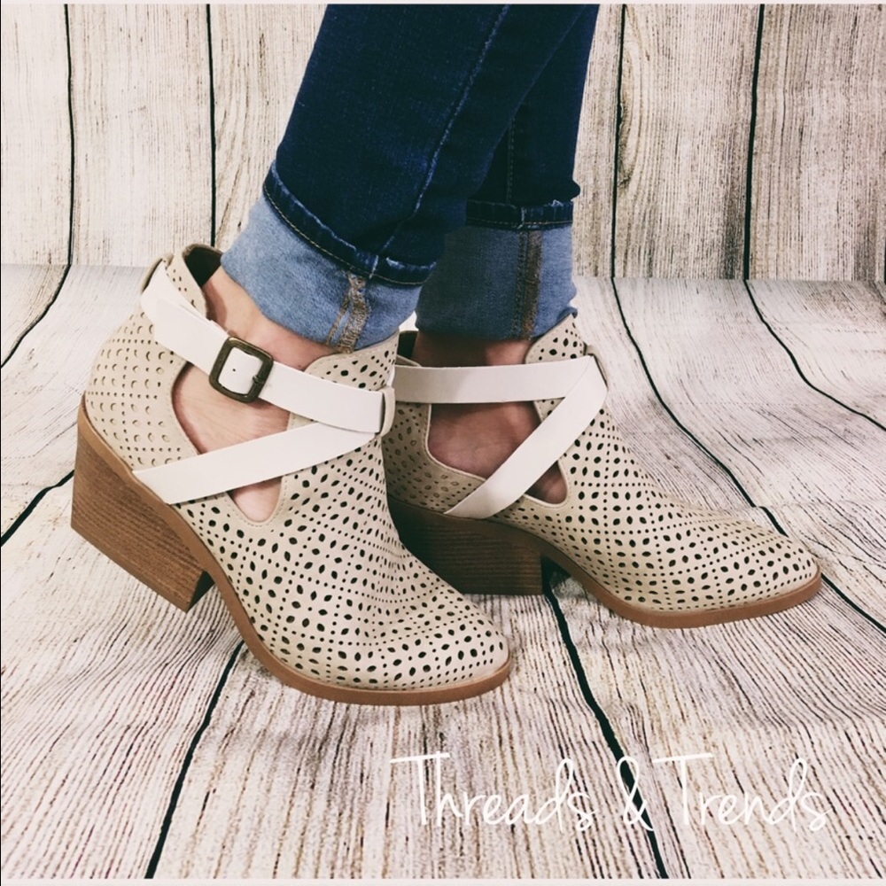 LAST PAIR! Laser Pattern monochromatic Booties - Picture 5 of 8