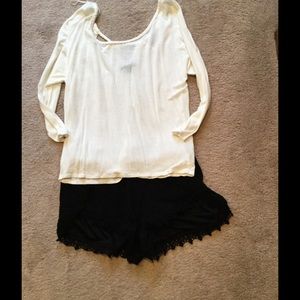 American Eagle cream top