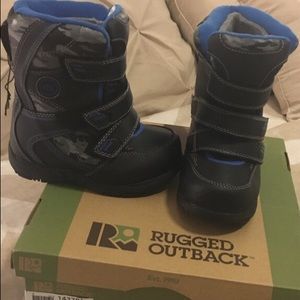 Rugged Outback Toddler Snow boot size 9