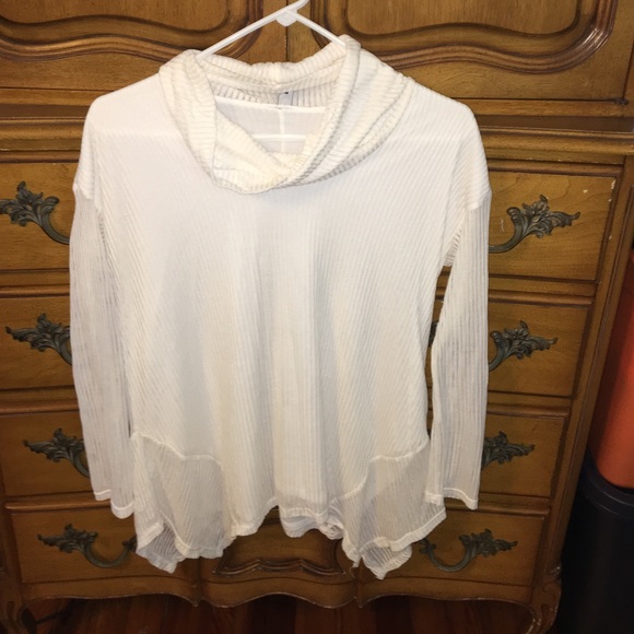 Turtle neck white white ribbed shirt