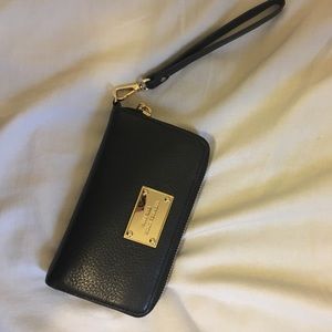 Michael kors wristlit wallet