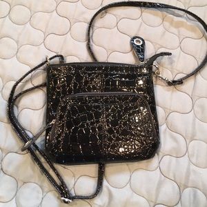 ❤️ Black patent leather snakeskin print crossbody.