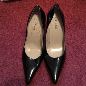 Black Guess Pumps