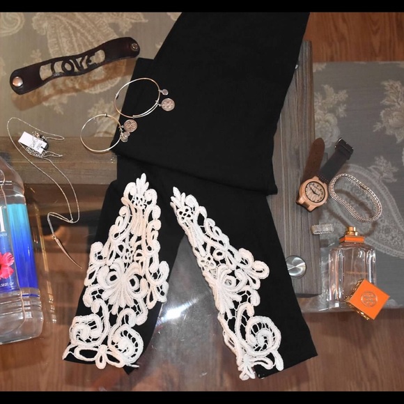 3 left! 1 L 2 M Black fashion leggings -ankle trim - Picture 3 of 7