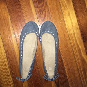 Gap grey flats with bows on the back