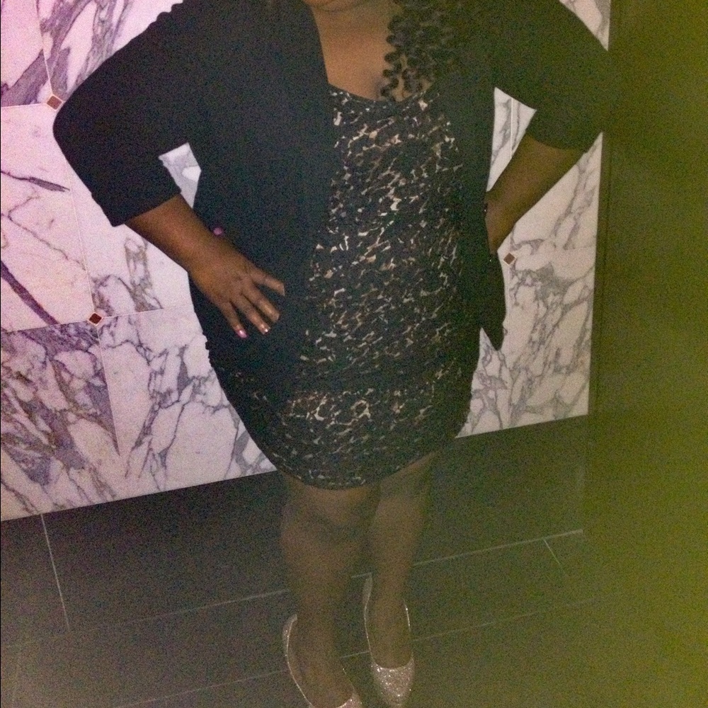 Ruched lace bodycon dress