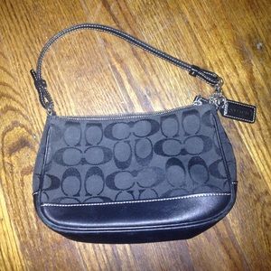 ✨Authentic Black coach wristlet purse✨