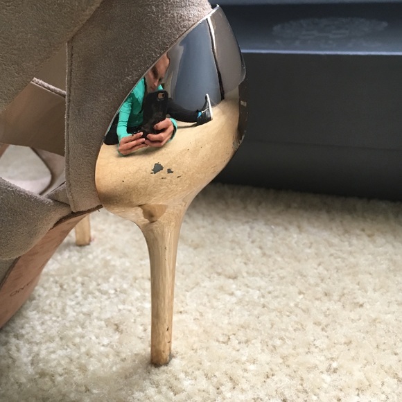 Tan heels - Picture 2 of 2