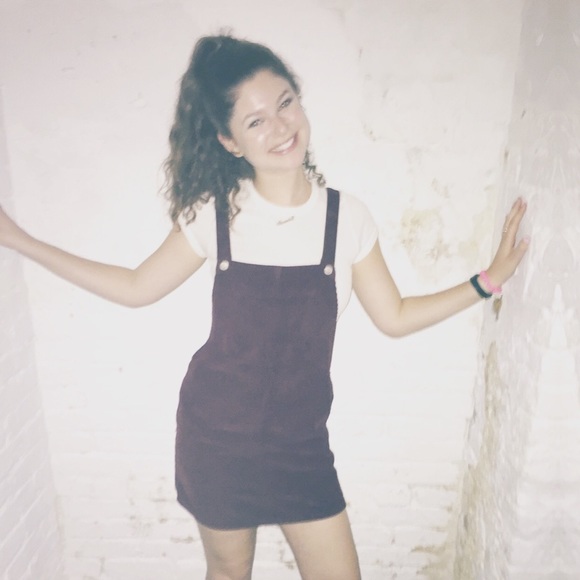 Meet your Posher, Aly - Picture 1 of 1