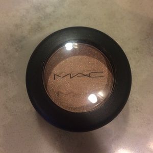 MAC honesty lustre eyeshadow