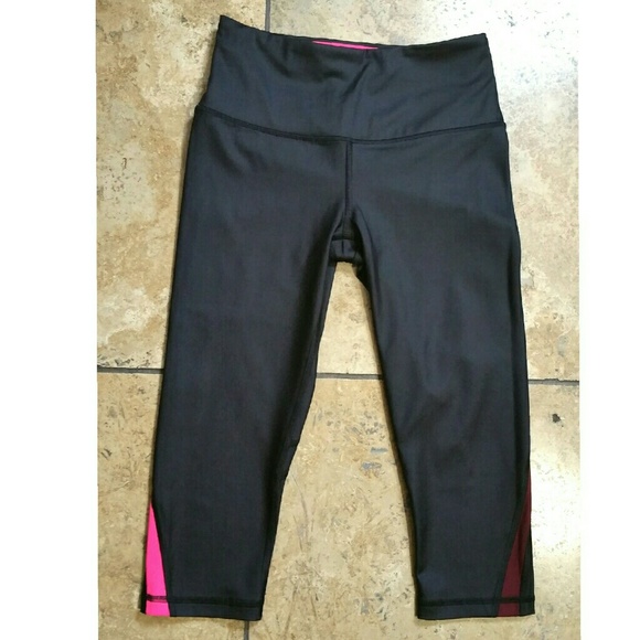 Victoria's Secret Workout Capri, NWOT - Picture 1 of 3