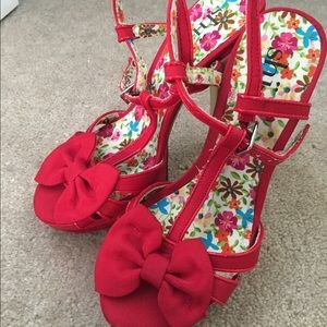 Shi red heels