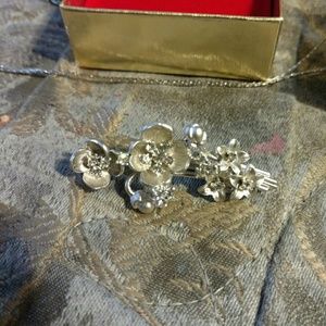 Vintage flowers pin