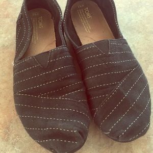 Black Pinned Toms