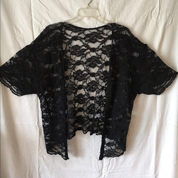 Black lace shawl - Picture 1 of 3