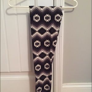 Lularoe geometric pattern leggings (never worn!)