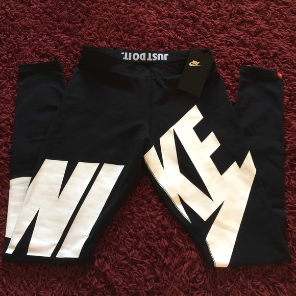 Graphic Nike Logo leggings. Full length. Size S
