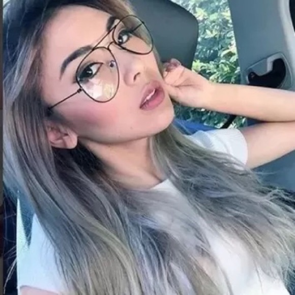 • clear glasses •