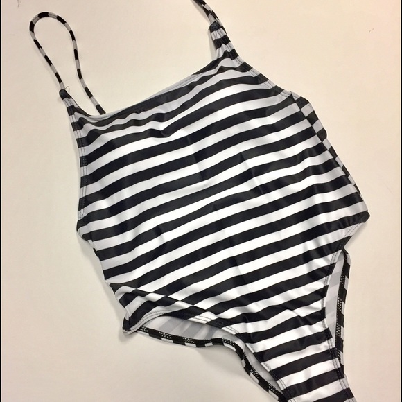 b/w stripe bikini set sw164 - Picture 3 of 4
