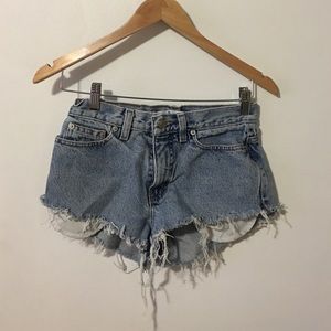 Tommy Hifiger ripped Jean shorts