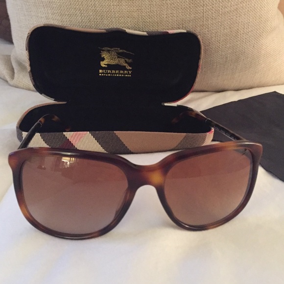 Burberry Accessories - Burberry Sunglasses