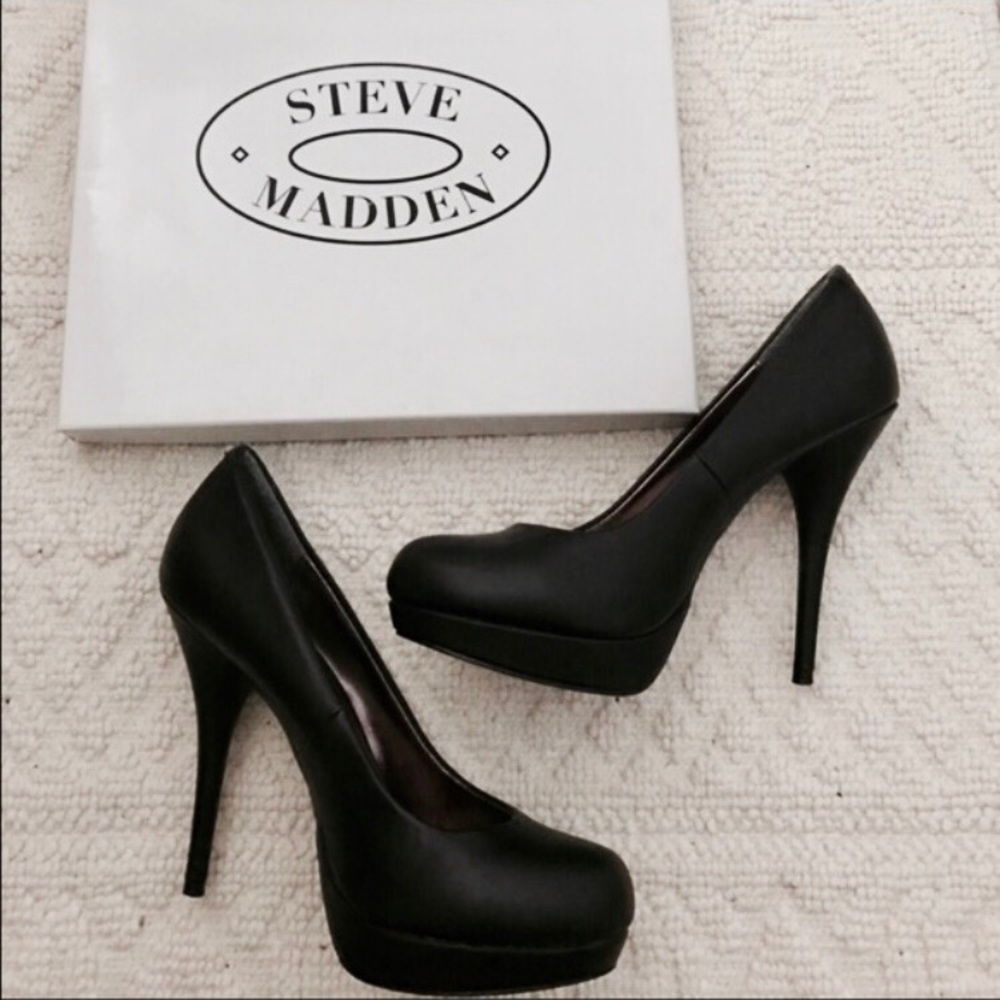 Steve Madden Classic Analyse Black Heels size 8