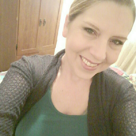 Meet your Posher, Emily - Picture 2 of 2