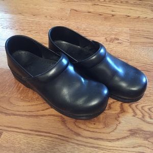 Women's Dansko size 41 clogs