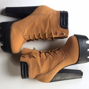 NEW Wild Diva Lounge Boot Heels