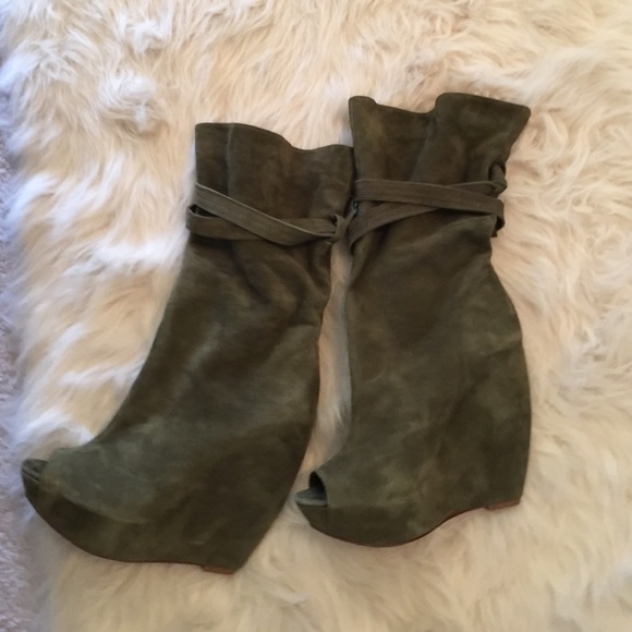 Open toe suede boots