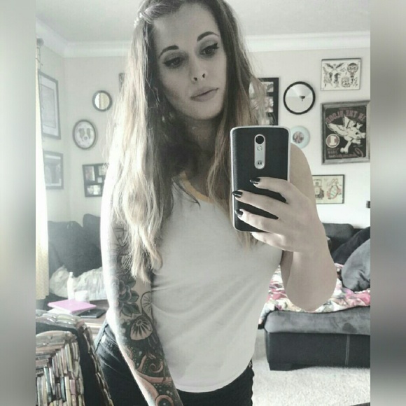 Meet Your Posher, Trisha - Picture 1 of 3