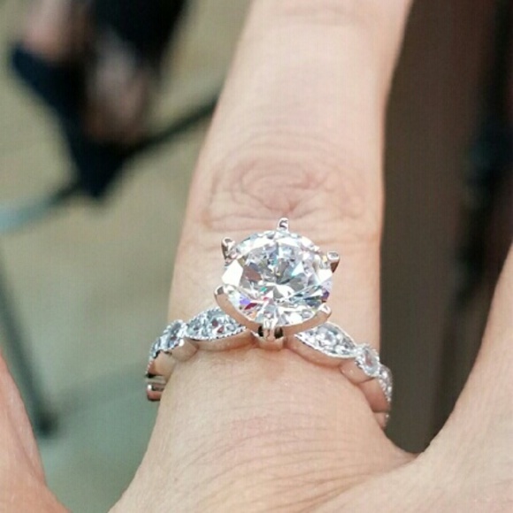 14k Solid white gold 2ct Engagement Ring size 6.5 - Picture 2 of 8