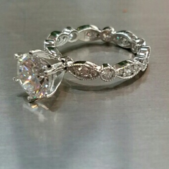 14k Solid white gold 2ct Engagement Ring size 6.5 - Picture 5 of 8