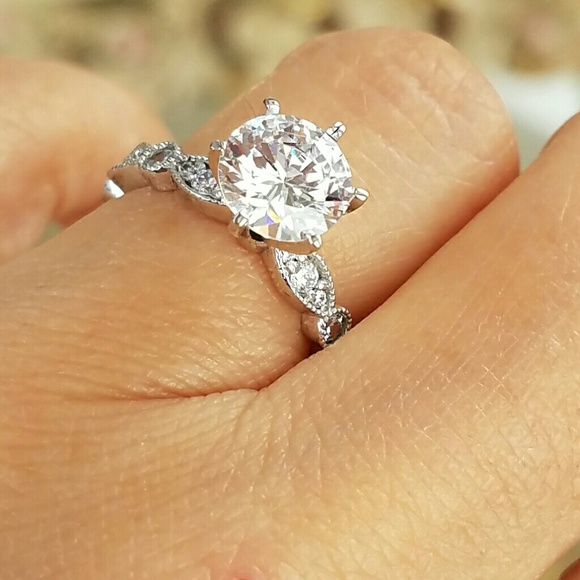 14k Solid white gold 2ct Engagement Ring size 6.5 - Picture 3 of 8