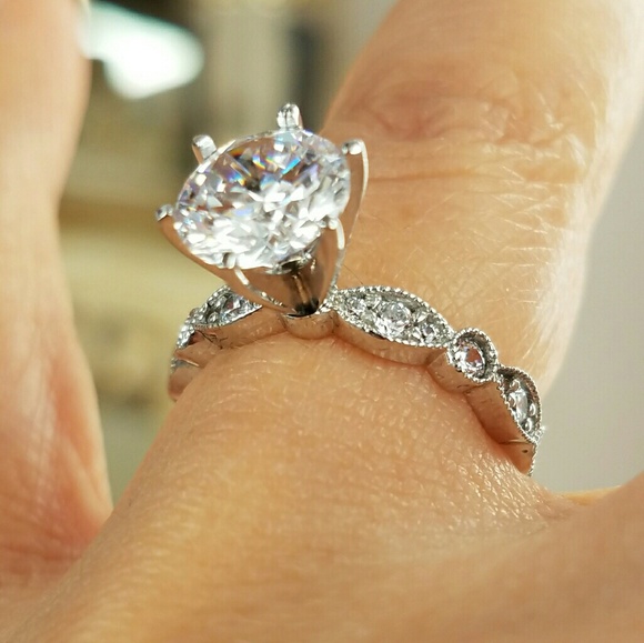 14k Solid white gold 2ct Engagement Ring size 6.5 - Picture 4 of 8