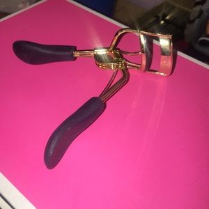 Eyelash curler
