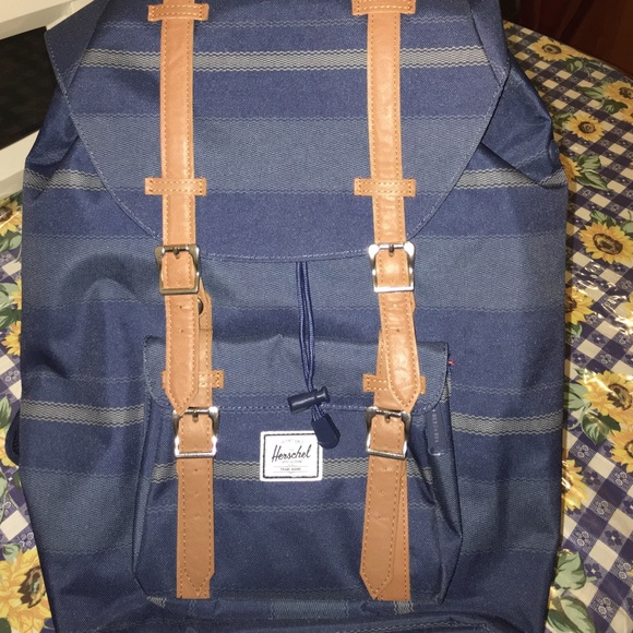 Herschel Supply Co. Little America Mid Volume