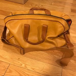 Leather tan travel bag