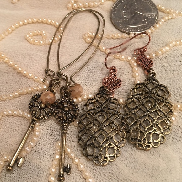 Bundle of two earring sets