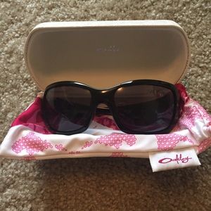 Limited edition Oakley breast cancer sunglasses