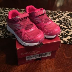Pink Saucony toddler tennis shoes