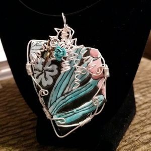 Pottery plate wrapped in silver wire "Claire"
