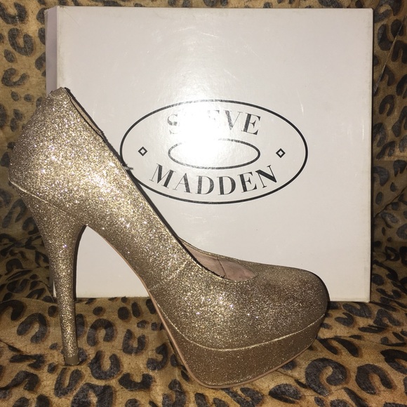 Real leather lining Golden Steve Madden stiletto! - Picture 2 of 4