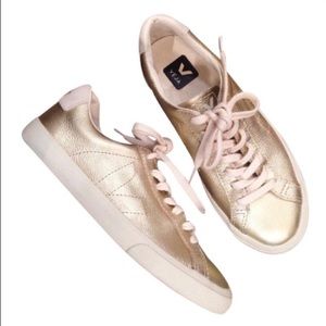 Brand new!! Gold Metallic Leader sneakers