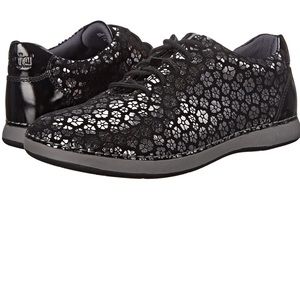 Alegria Essence Night Poppy