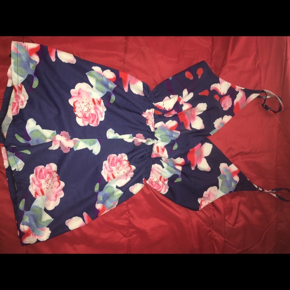 Cute floral romper. worn once. perfect condition