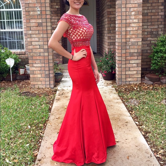 Red prom dress
