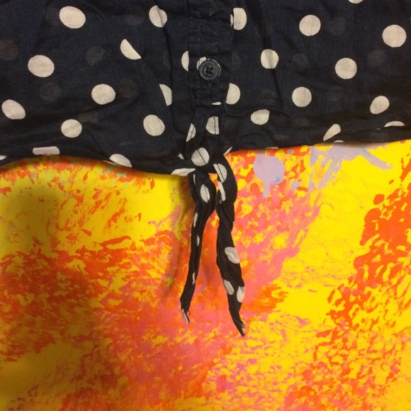 Tie-up polka dot crop top - Picture 2 of 2